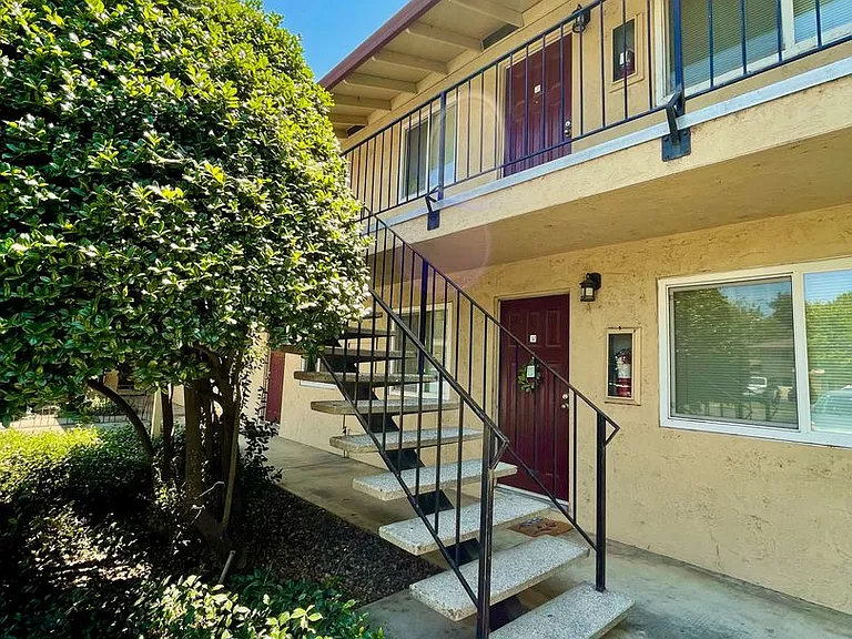 7th Street Manor — Photo 25