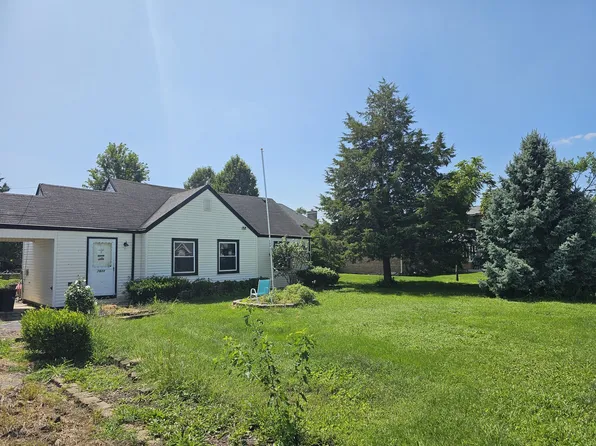7911 W 92nd St, Hickory Hills, IL 60457