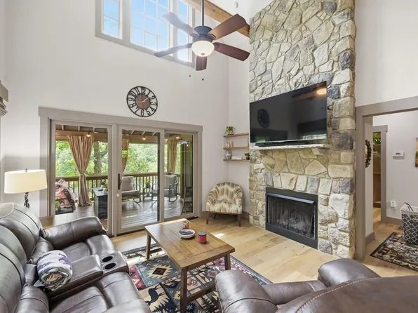 63 Copper Canopy Dr, Cullowhee, NC 28723