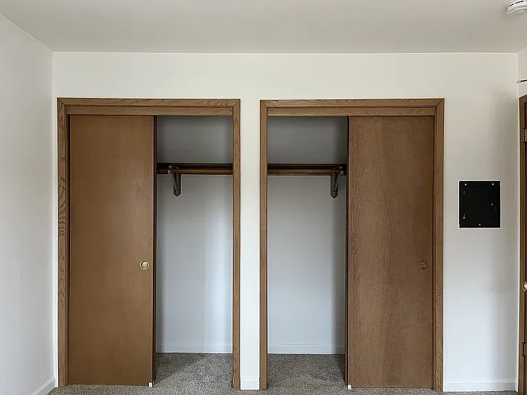 2 Bedroom Corner (B) Bedroom Closet
