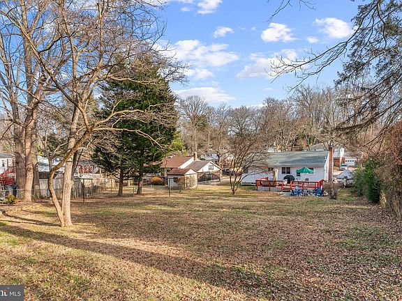 3rd image of 412 Silver Rock Rd