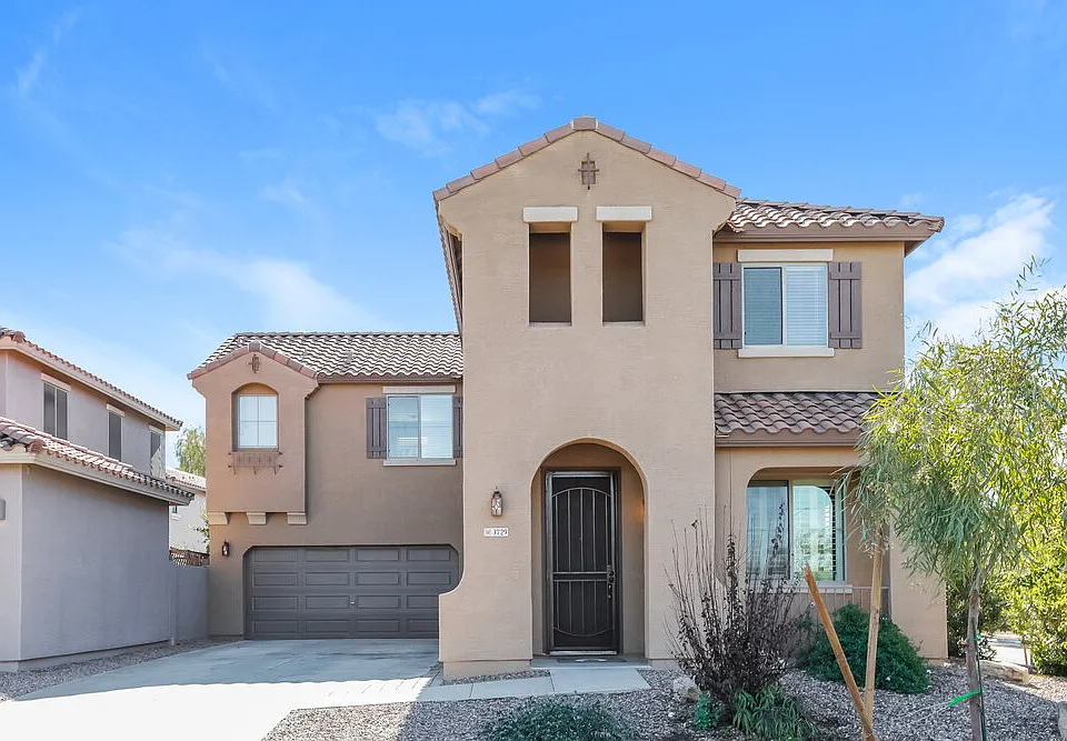 3729 E Flamingo Way