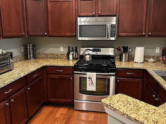 3rd image of 965 E Summerfield Glen Cir #965