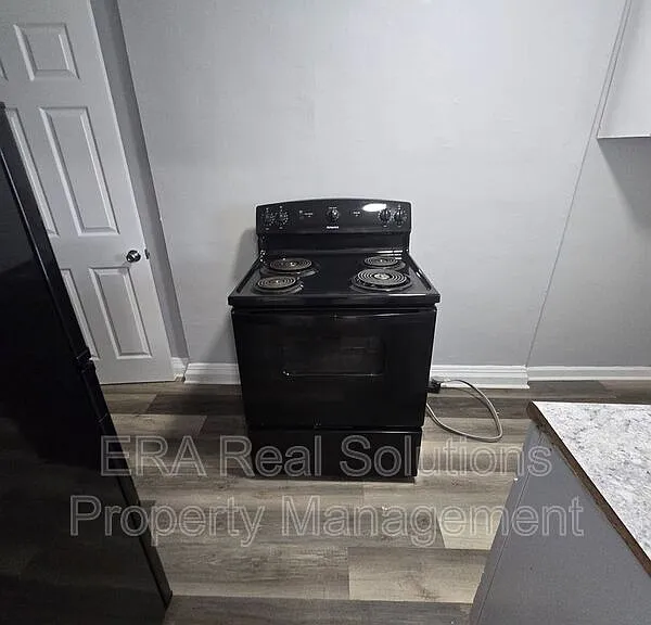 1577 E Cordell Ave — Photo 5