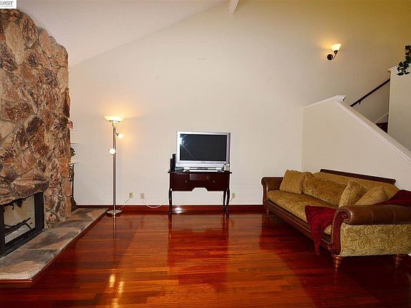 3rd image of 8783 Mountain Blvd #7