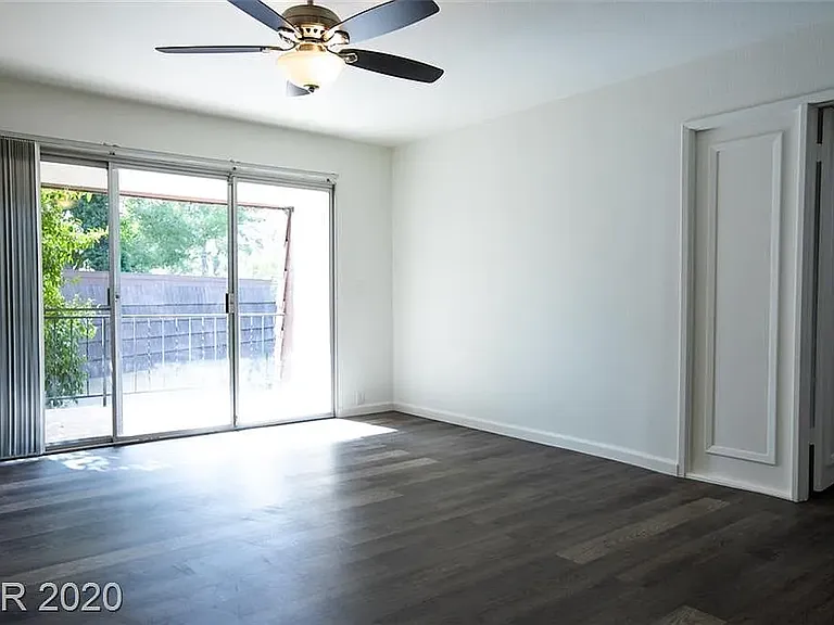 1125 Vegas Valley Dr — Photo 13