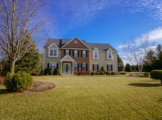 W331N3440 Maplewood Rd, Nashotah, WI 53058