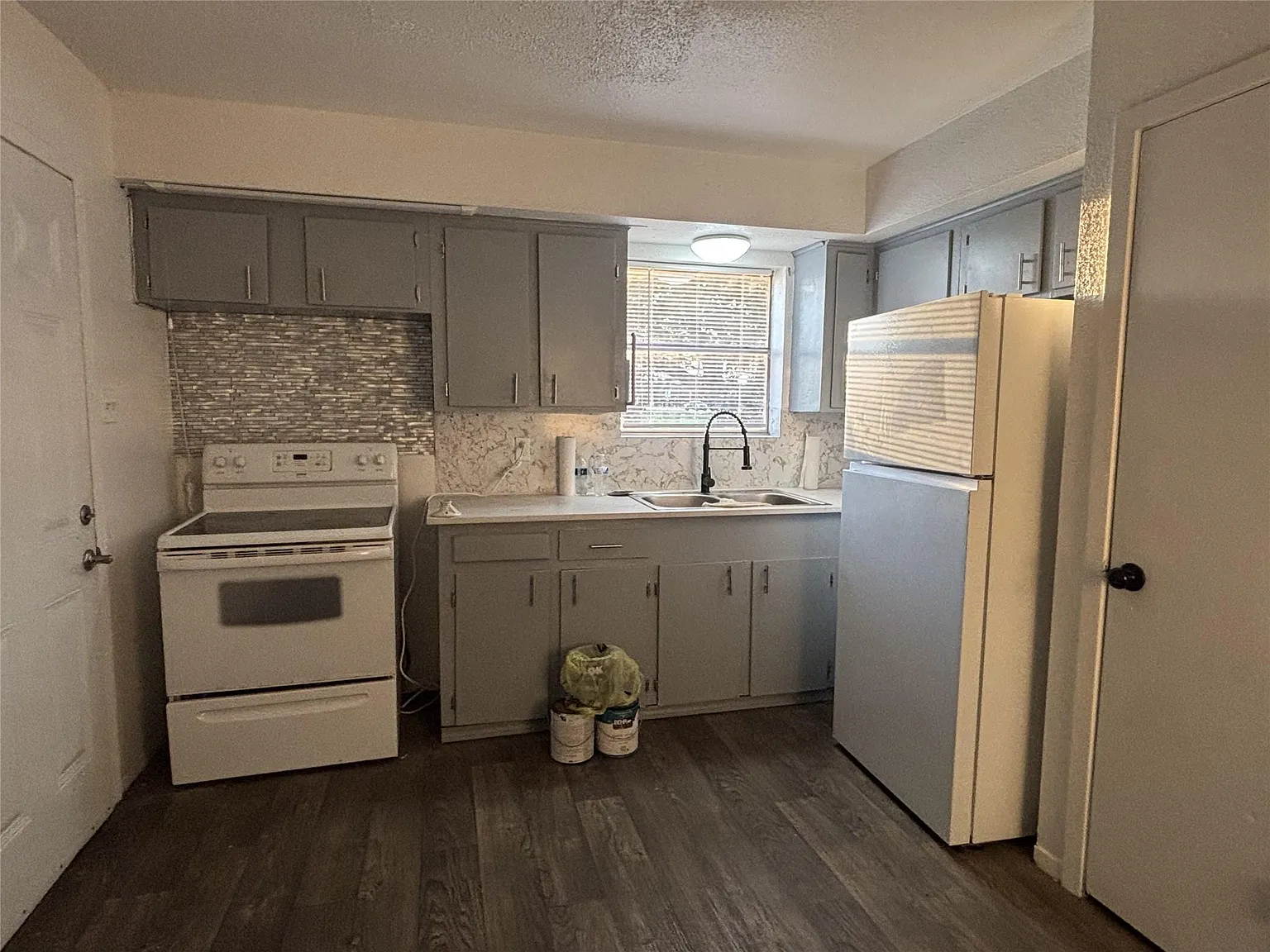 3 bed, 1.5 bath, 1232 sqft, $1,750 — Photo 3