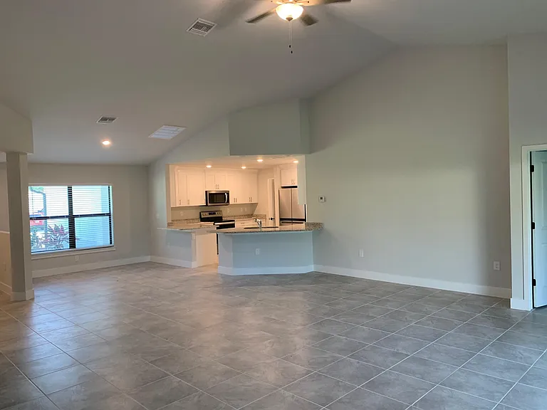 871 Garland St E — Photo 11
