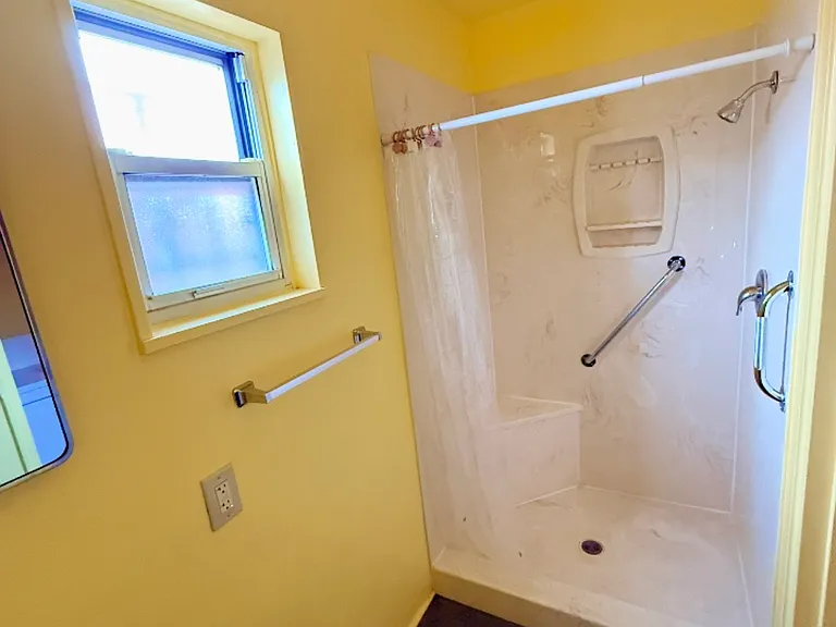 1333 Lafayette Dr NE — Photo 10