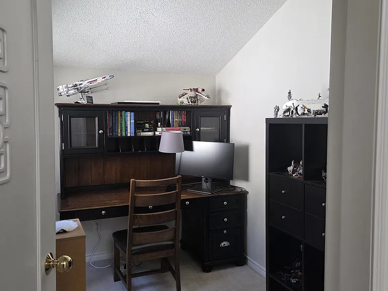 2542 York Ave — Photo 7