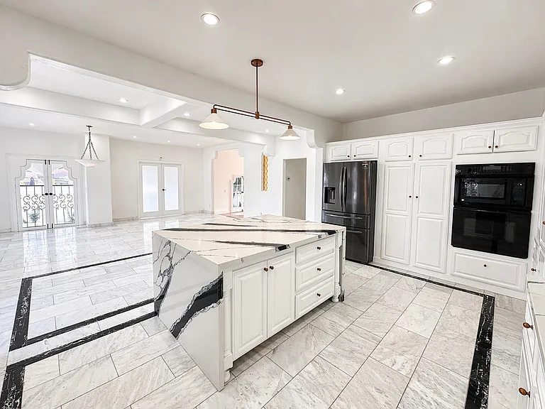 710 Adelaide Pl — Photo 8
