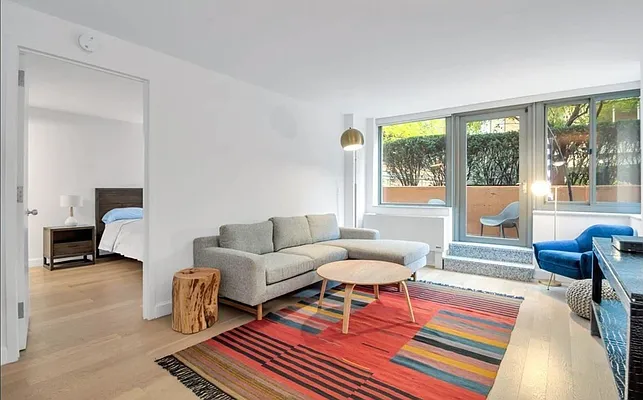 Rented by Guy Goldman, LREB | media 32