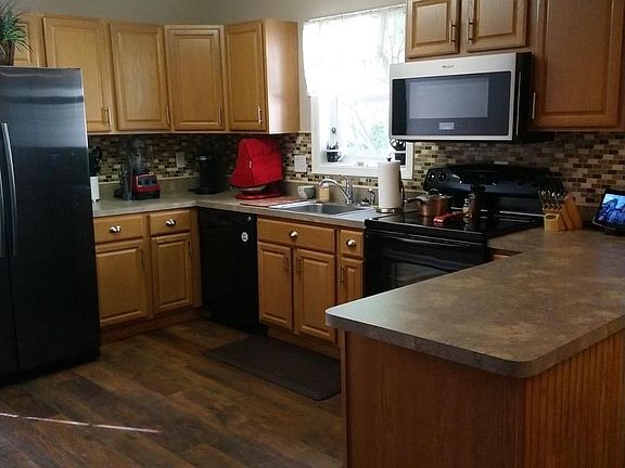 3rd image of 408 Cleveland Ct