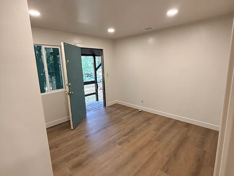230 S Dunnam St #2 — Photo 7