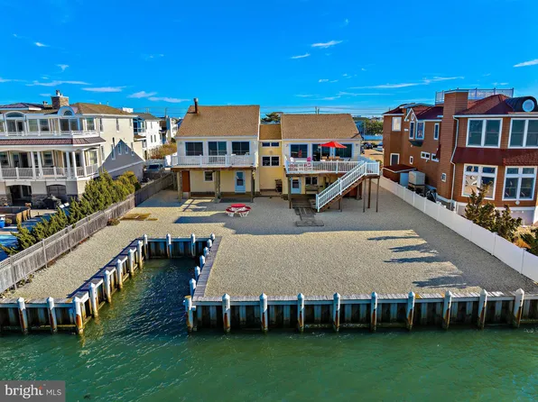 9 W 51st St, Brant Beach, NJ 08008