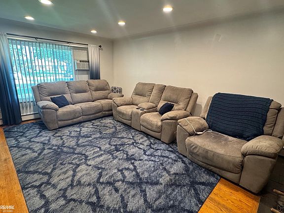 2nd image of 29210 Geraldine Ct