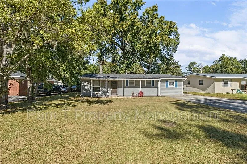 3 bed, 1.0 bath, 1363 sqft, $1,900 — Photo 1