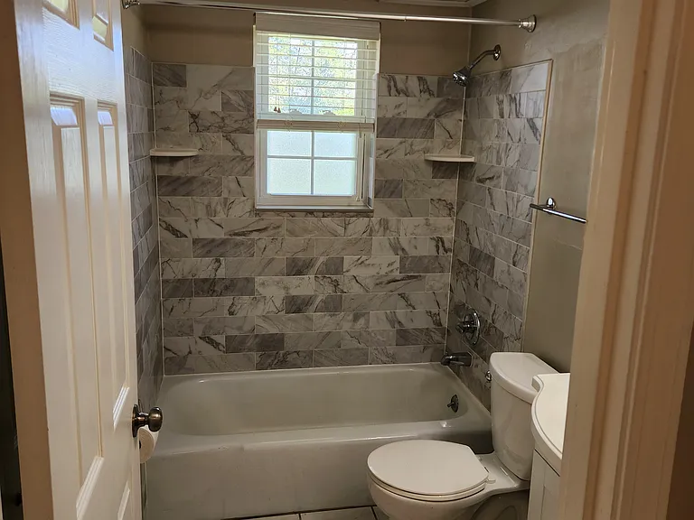 100 Forest Ct #4 — Photo 6