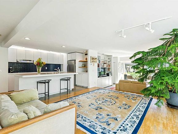 3rd image of 914 W 7a St NW