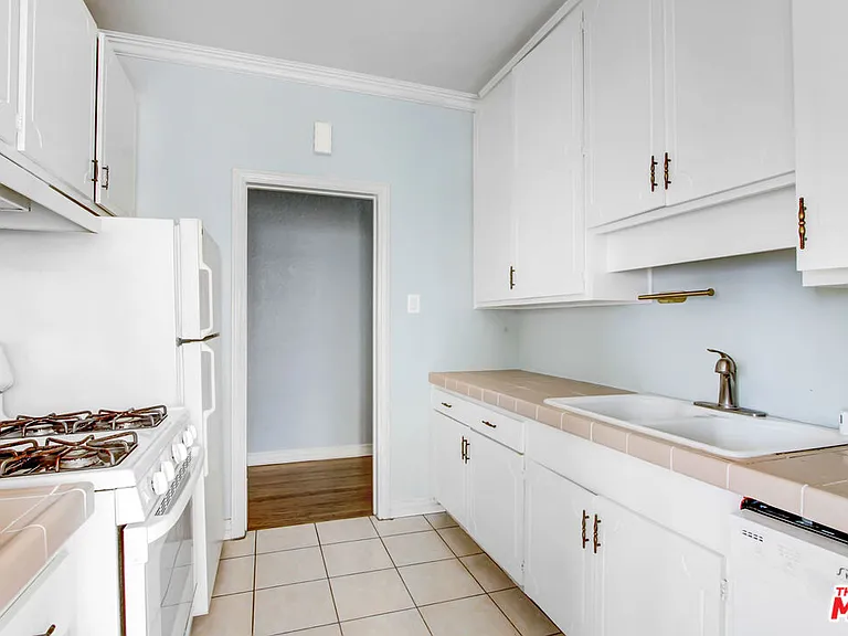 424 N Gardner St #1/2 — Photo 7