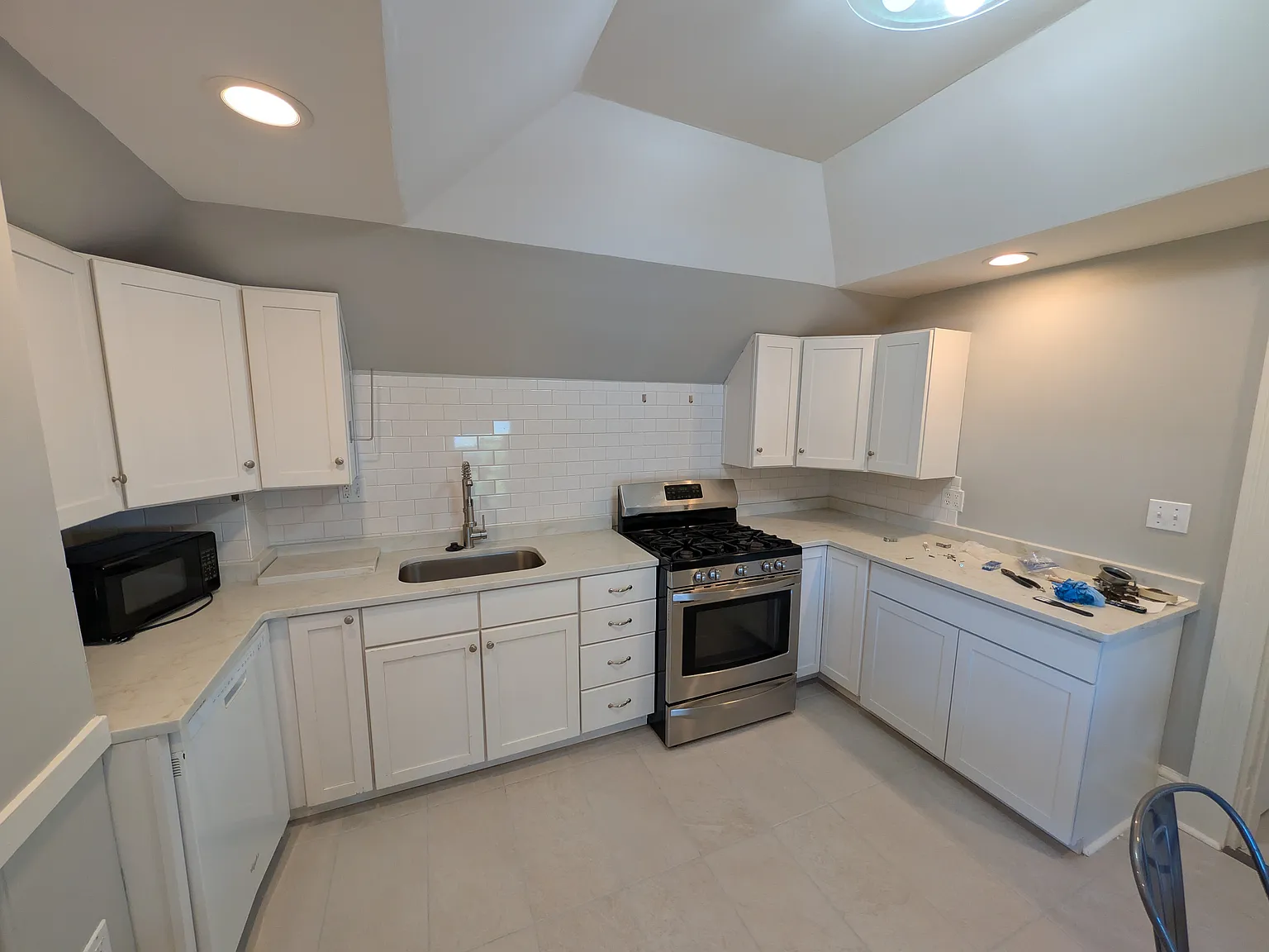 3 bed, 1340 sqft, $3,200 — Photo 2