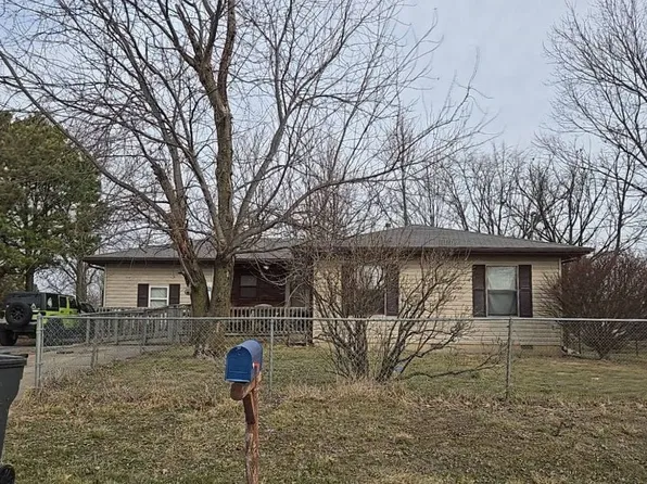 615 W Steel St, Seymour, MO 65746