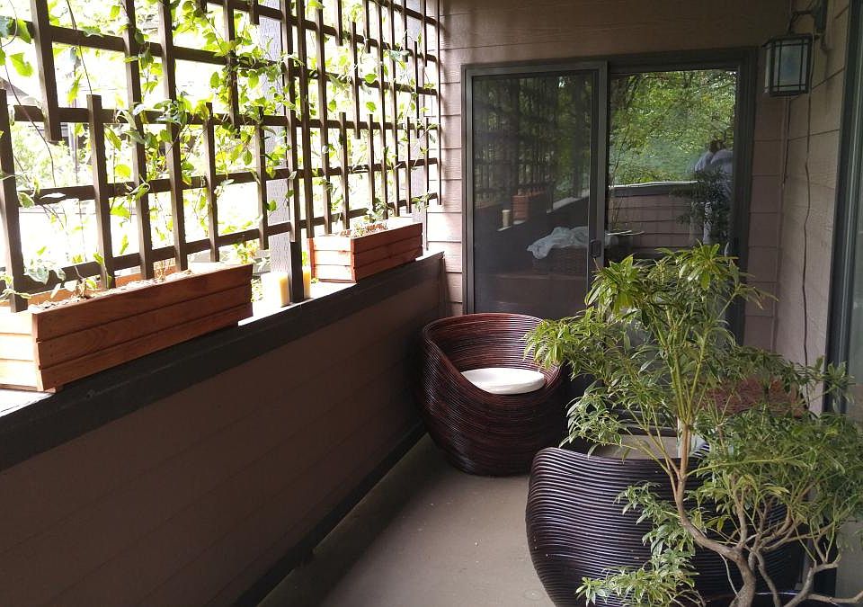 Corner unit with quiet scenic patio