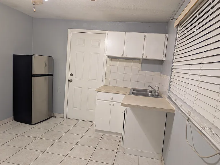 6024 W Clifton St #A — Photo 2