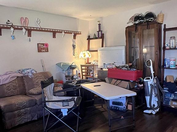 2nd image of 2702 Loraine AVENUE