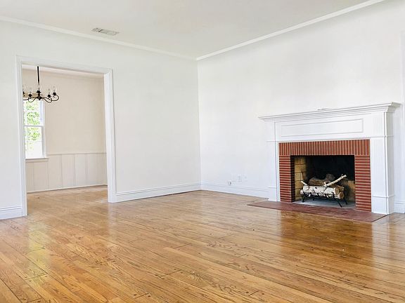 2nd image of 4161 Camellia Ave