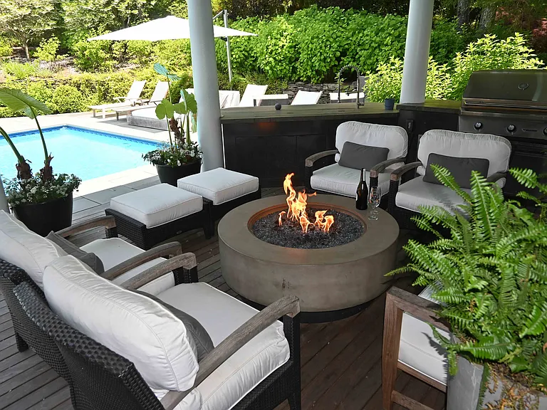 371 Sag Harbor Tpke — Photo 47