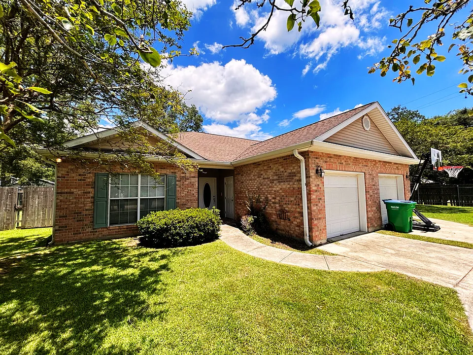 12342 Pineview Ln