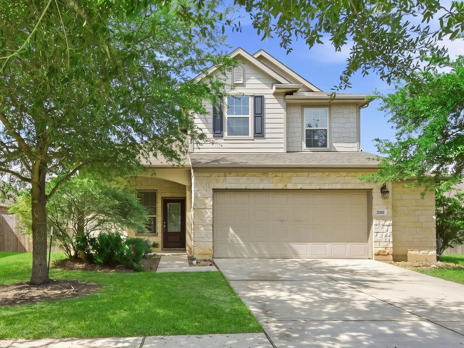 4 bed, 2.5 bath, 2190 sqft, $2,050 — Photo 1