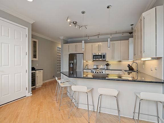 5th image of 1742 W Beach Ave #2