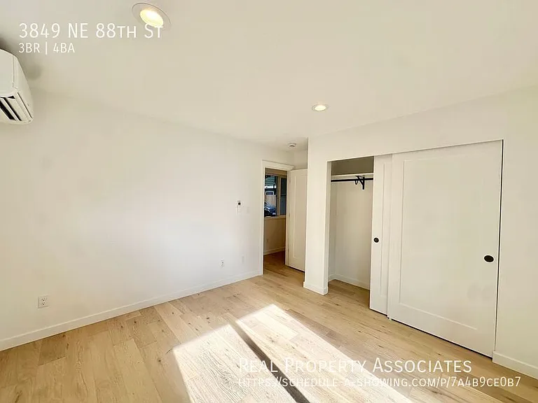 3849 NE 88th St — Photo 8
