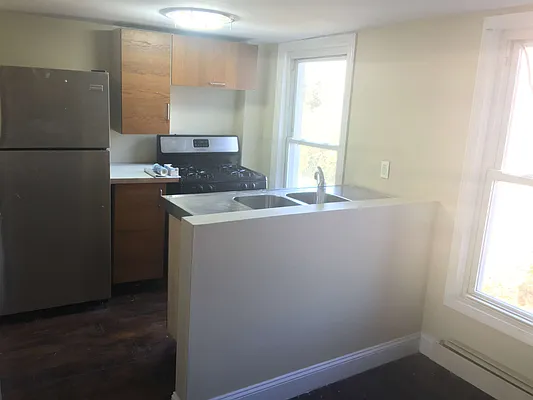 Rented by Emilienne Zongo Brown, LREB | media 10