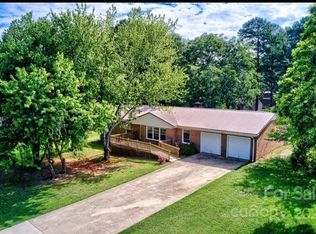 914 S Magnolia St, Mooresville, NC 28115