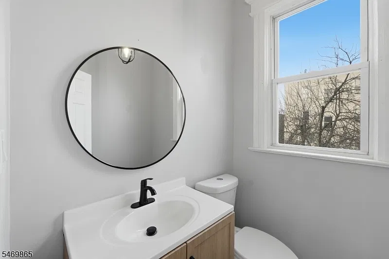 3 bed, 1.5 bath, $2,850 — Photo 4