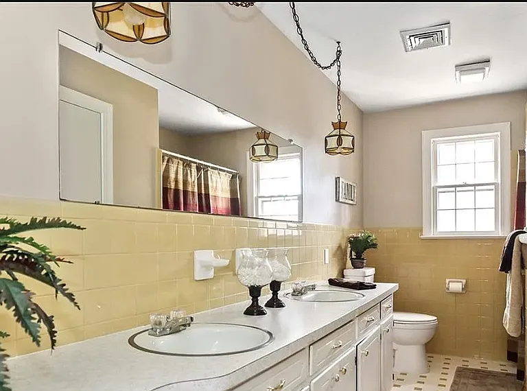 205 Woodford Dr — Photo 13