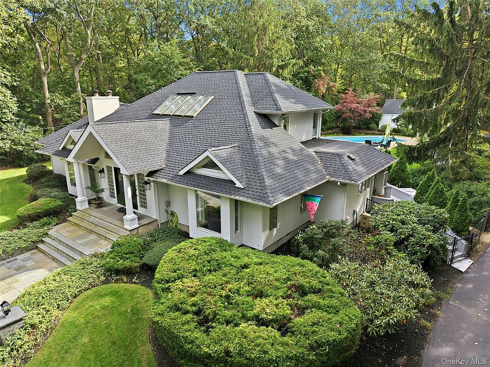 1st image of 52 W Meadow Road