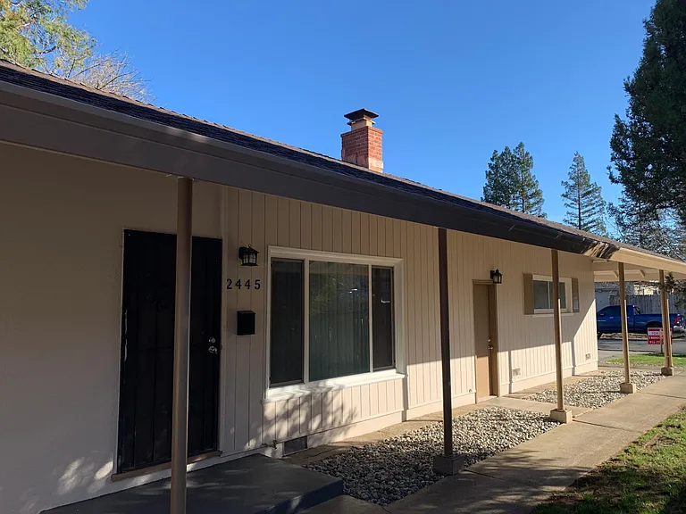El Camino Duplexes — Photo 47