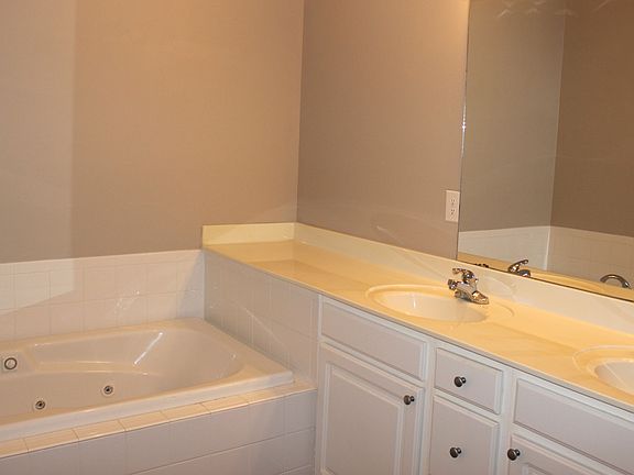5th image of 3901 Botsford Ct Unit 103