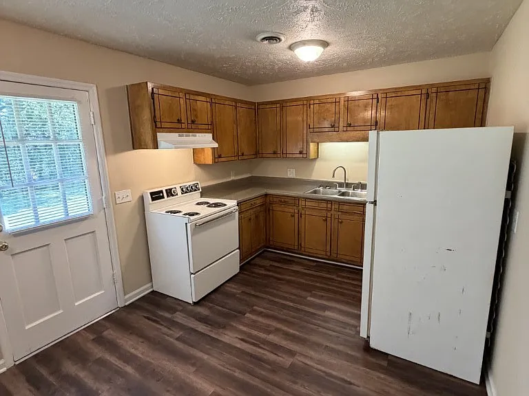 345 Creekwood Ct #B — Photo 7