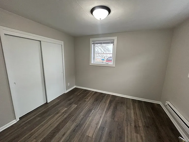 1737 Thomas Ave W — Photo 5