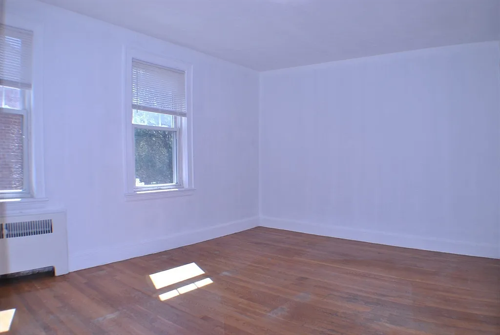 4 bed, 1.0 bath, 1412 sqft, $4,000 — Photo 1