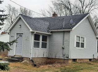 911 W Silver Lake Rd, Fenton, MI 48430