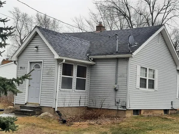 911 W Silver Lake Rd, Fenton, MI 48430