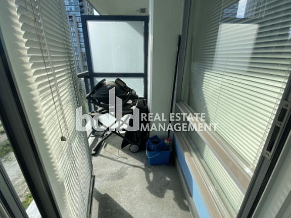 3rd image of 939 Expo Blvd #1
