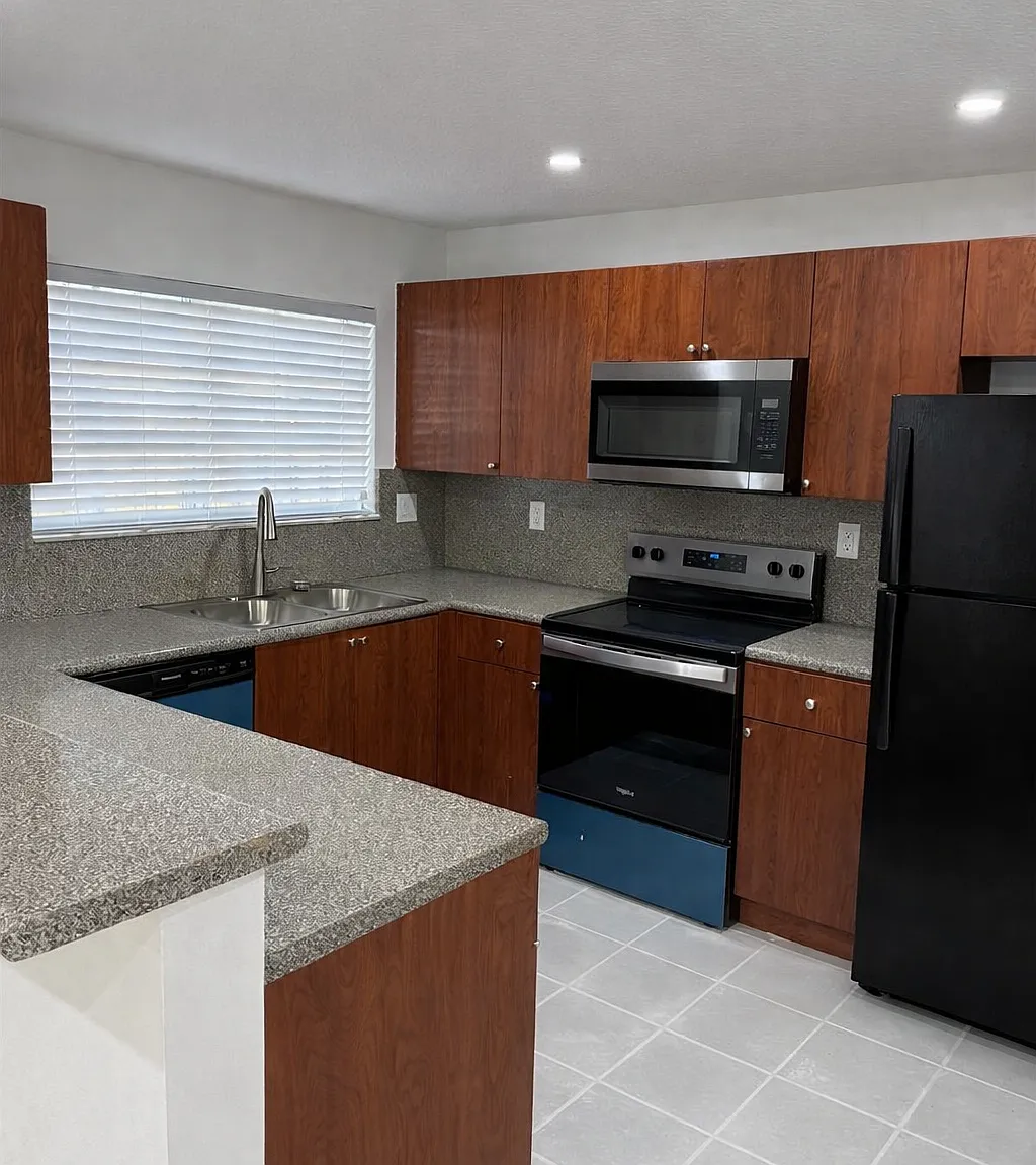 3 bed, 2.5 bath, 1657 sqft, $2,400 — Photo 3